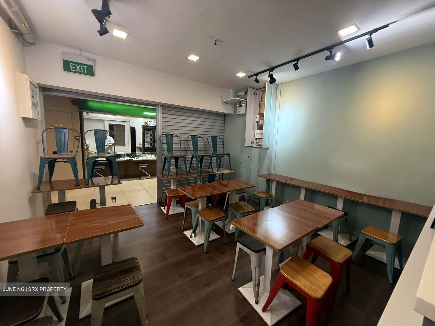 Lucky Plaza (D9), Retail #636442381